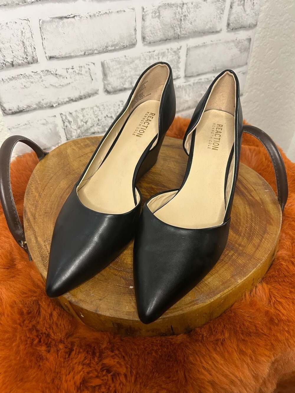 Reaction Kenneth Cole Eltinn Pointed Toe Wedge Pump